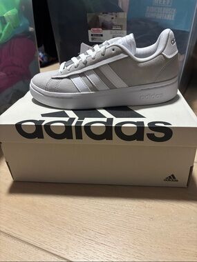 adidas Low-Top Sneaker in Light Gray and White